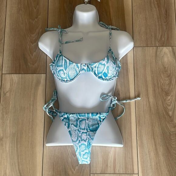 Zaful Blue Snakeskin Bikini Set NWT sz Small - Picture 1 of 3